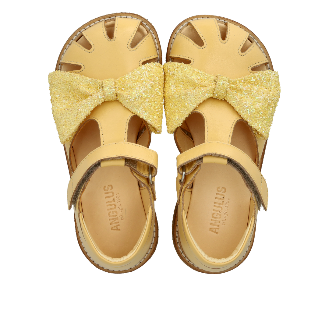 Sandale mit Glitzerschleife und Klettverschluss