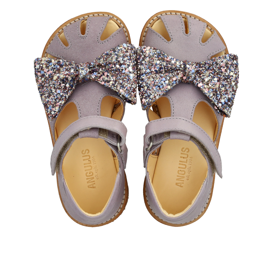 Anfängersandale mit Glitzerschleife und Klettverschluss