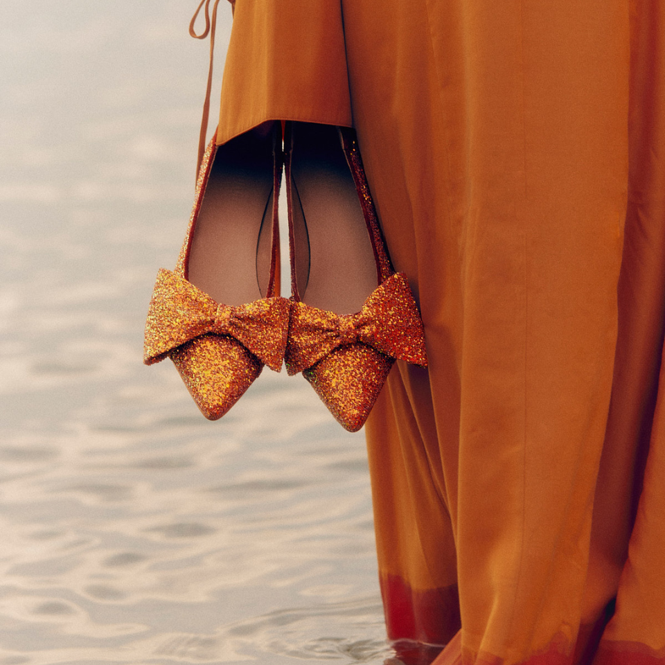 Pumps mit Schleife in funkelndem Glitzer