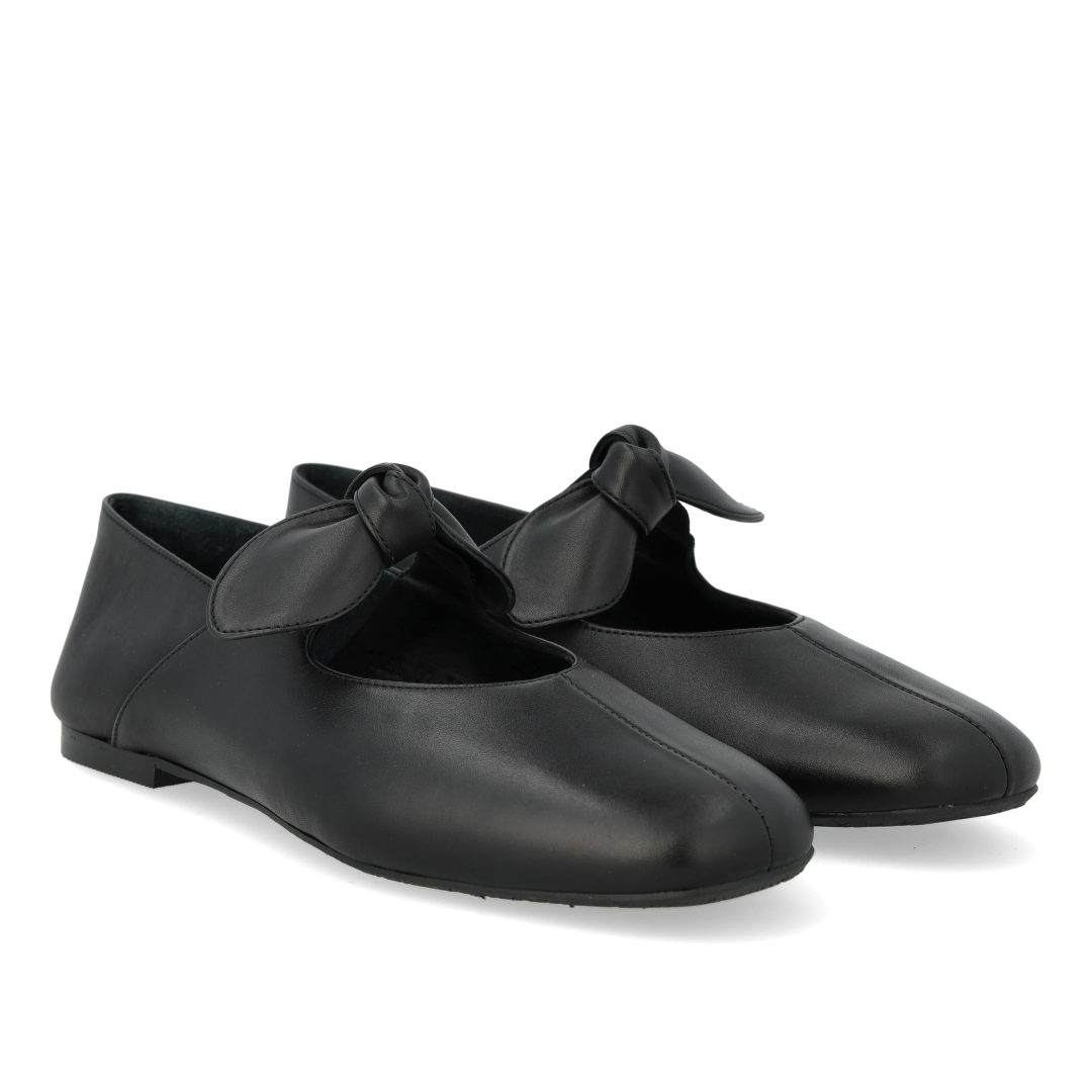 Ballerina mit elastischem, dekorativem Schleifendetail