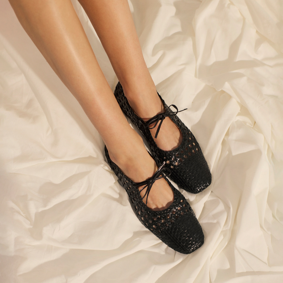 Weiche handgeflochtene Ballerina mit Schleifendetail