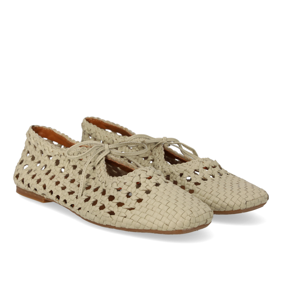 Weiche handgeflochtene Ballerina mit Schleifendetail