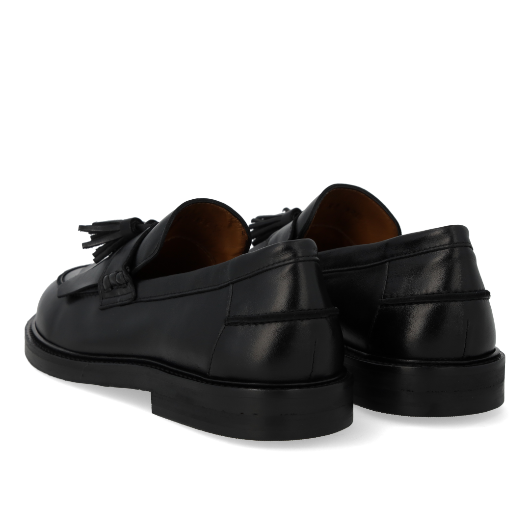 Breiter Loafer mit Fransen und Quastendetail