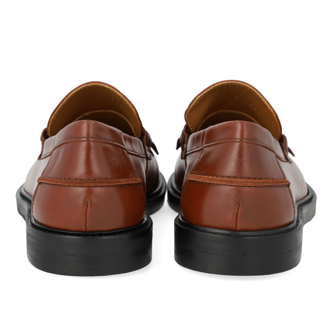 Breiter Loafer mit Fransen und Quastendetail