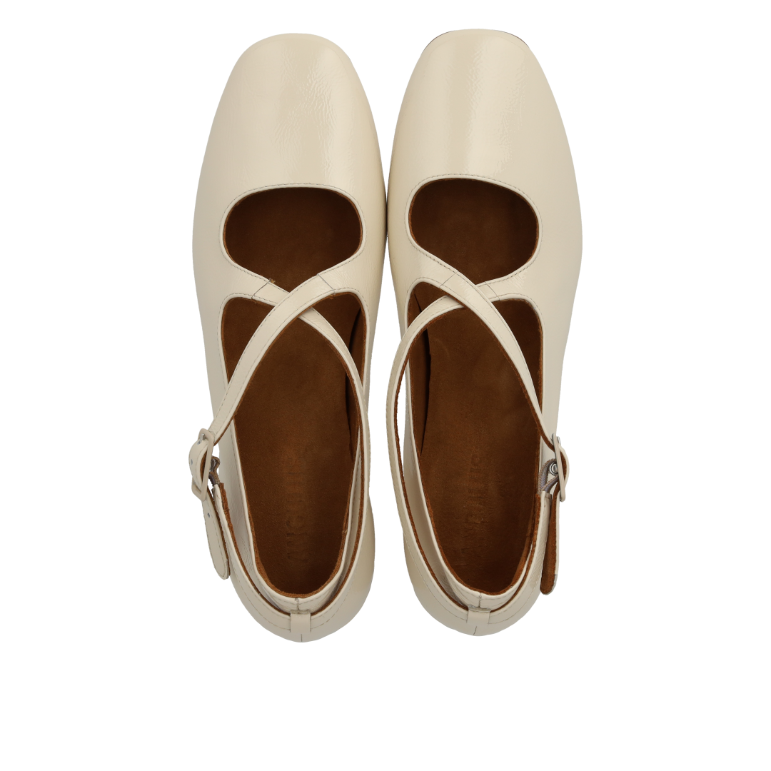 Hochhackige Mary-Jane-Ballerina mit Kreuzdetail