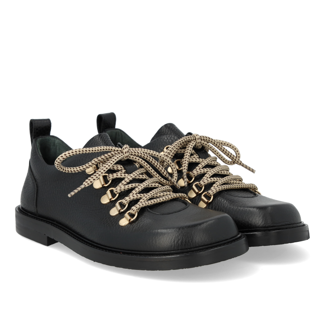 Schnürschuhe