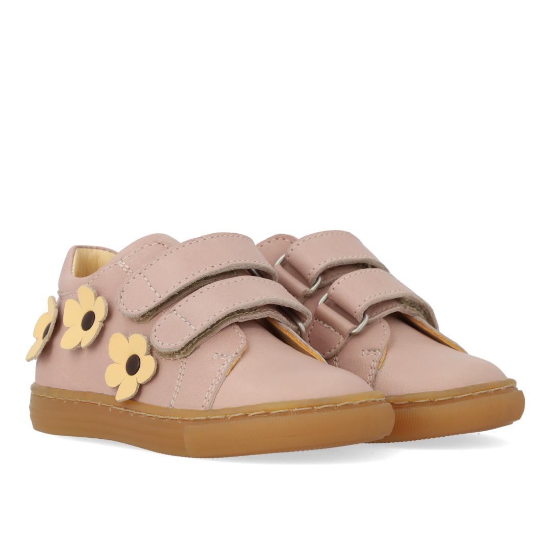 Einsteiger-Sneaker mit Blumenapplikationen