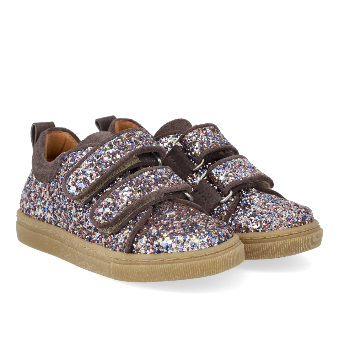 Funkelnde glitzer-sneaker mit wildlederkanten