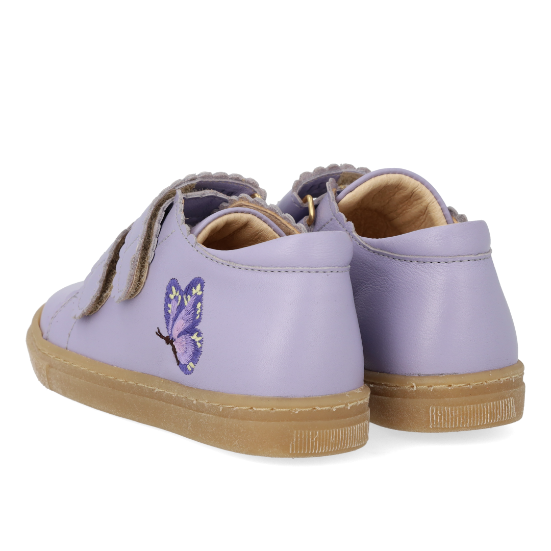 Sneaker mit Schmetterling