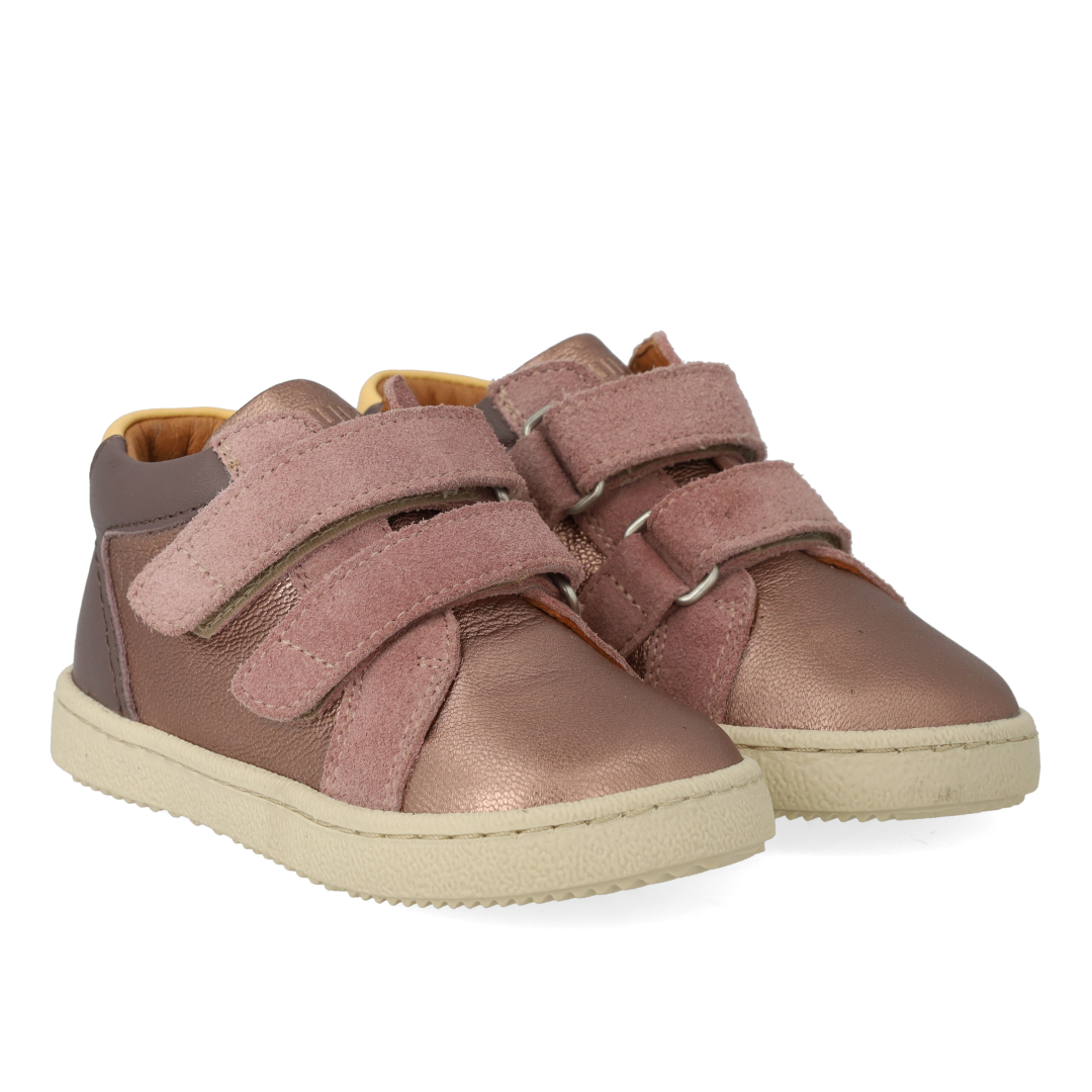Mittelhoher Sneaker