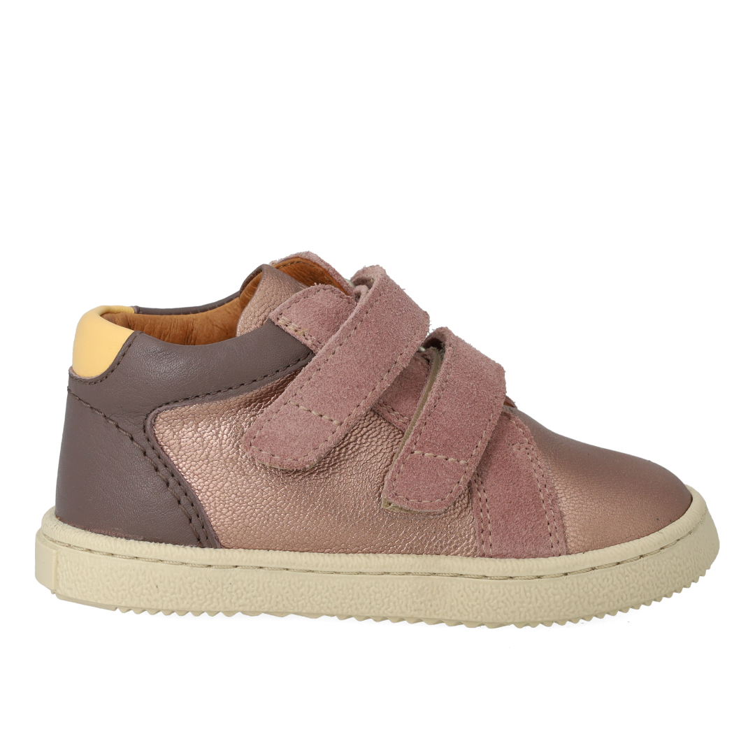 Mittelhoher Sneaker