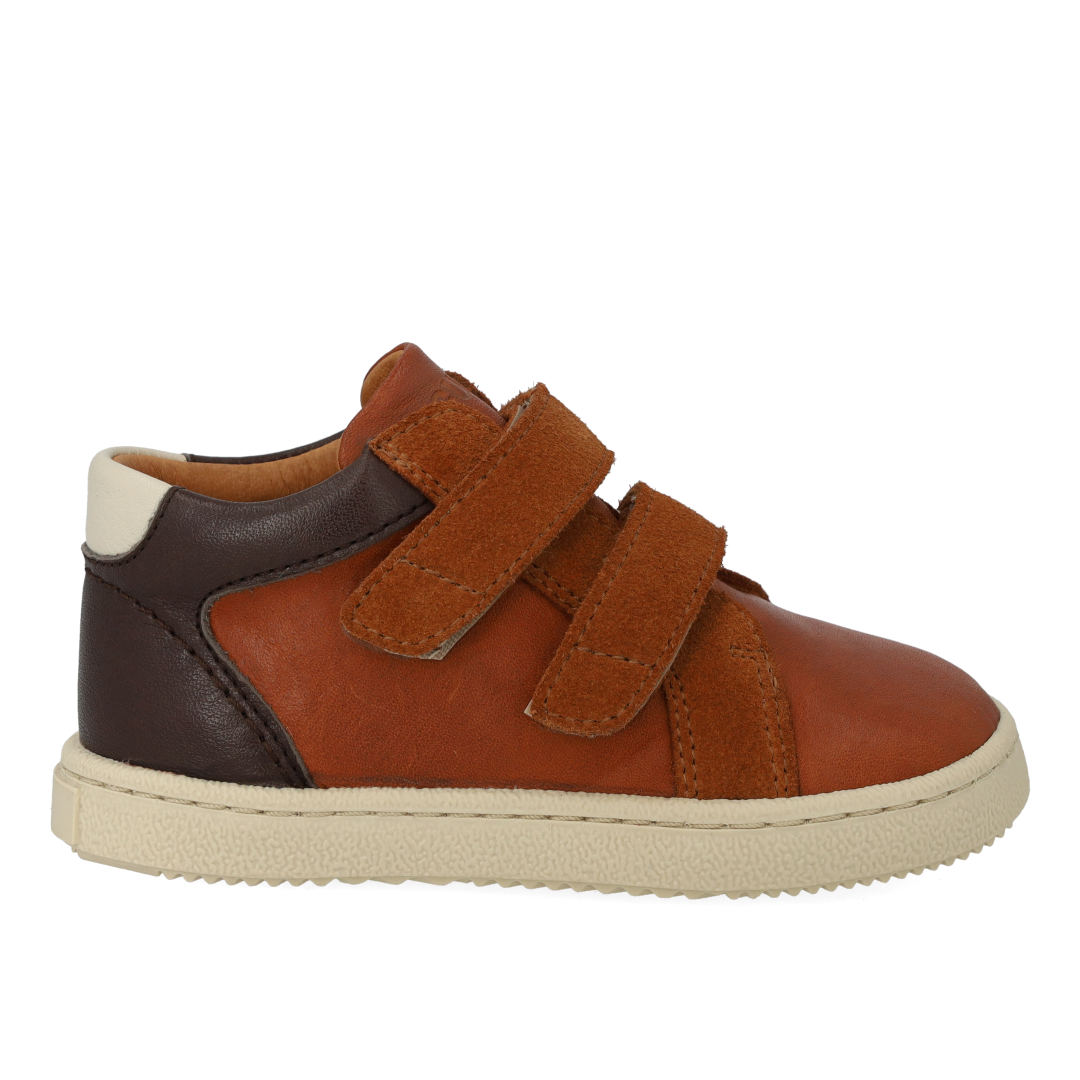 Mittelhoher Sneaker