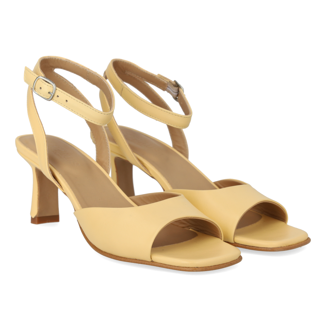 Sandal mit Absatz