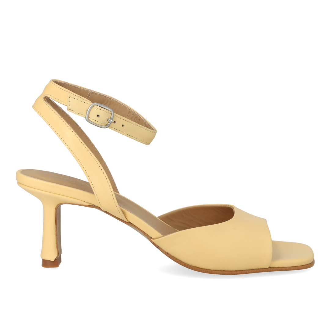 Sandal mit Absatz