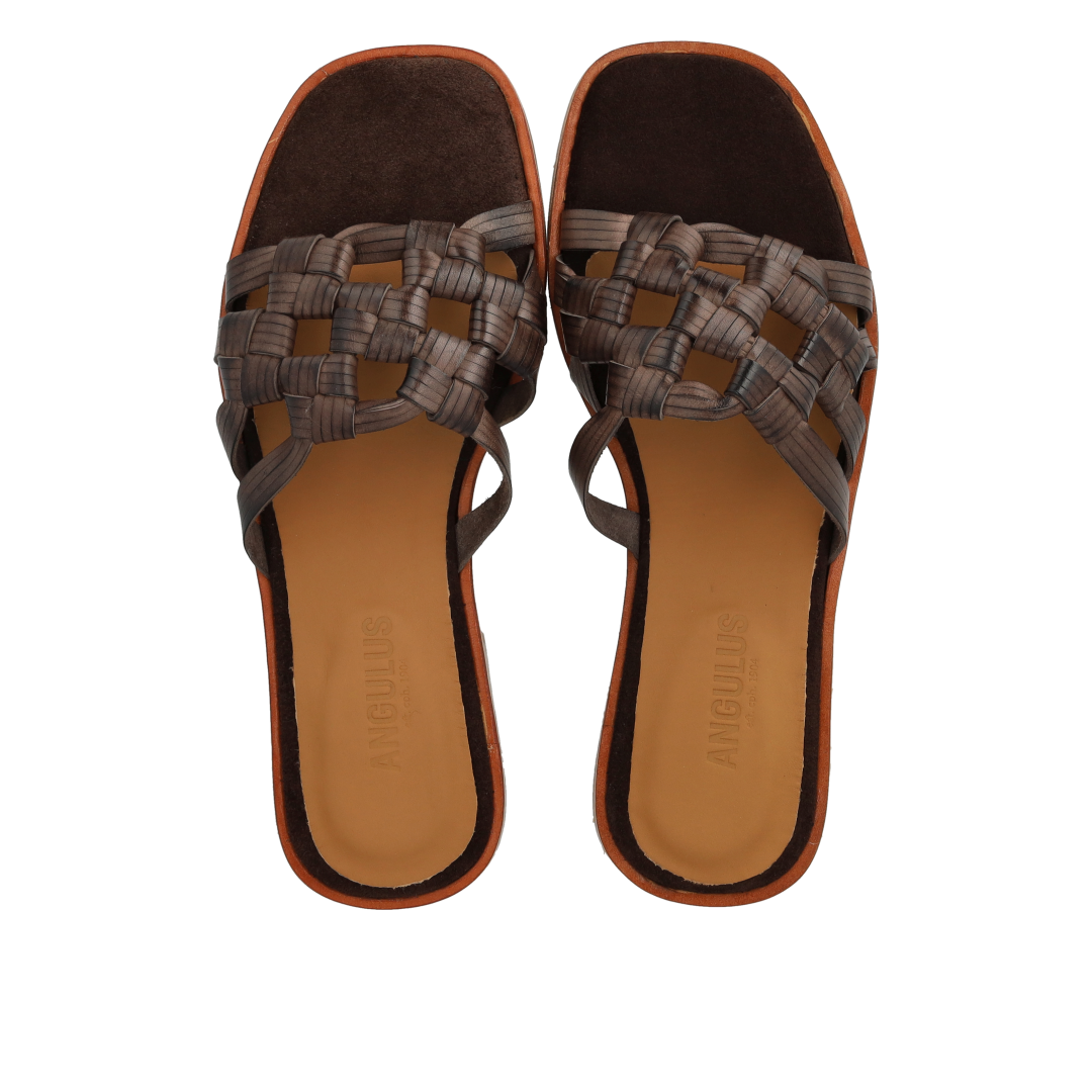 Slip-on-Sandale mit geflochtenem Detail