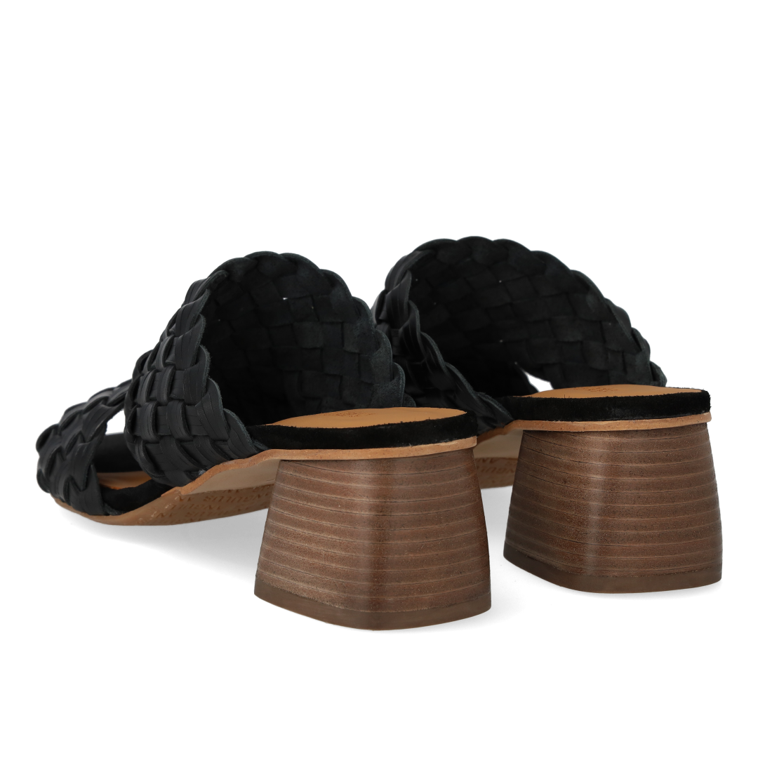 Mule mit geflochtenem Lederdetail