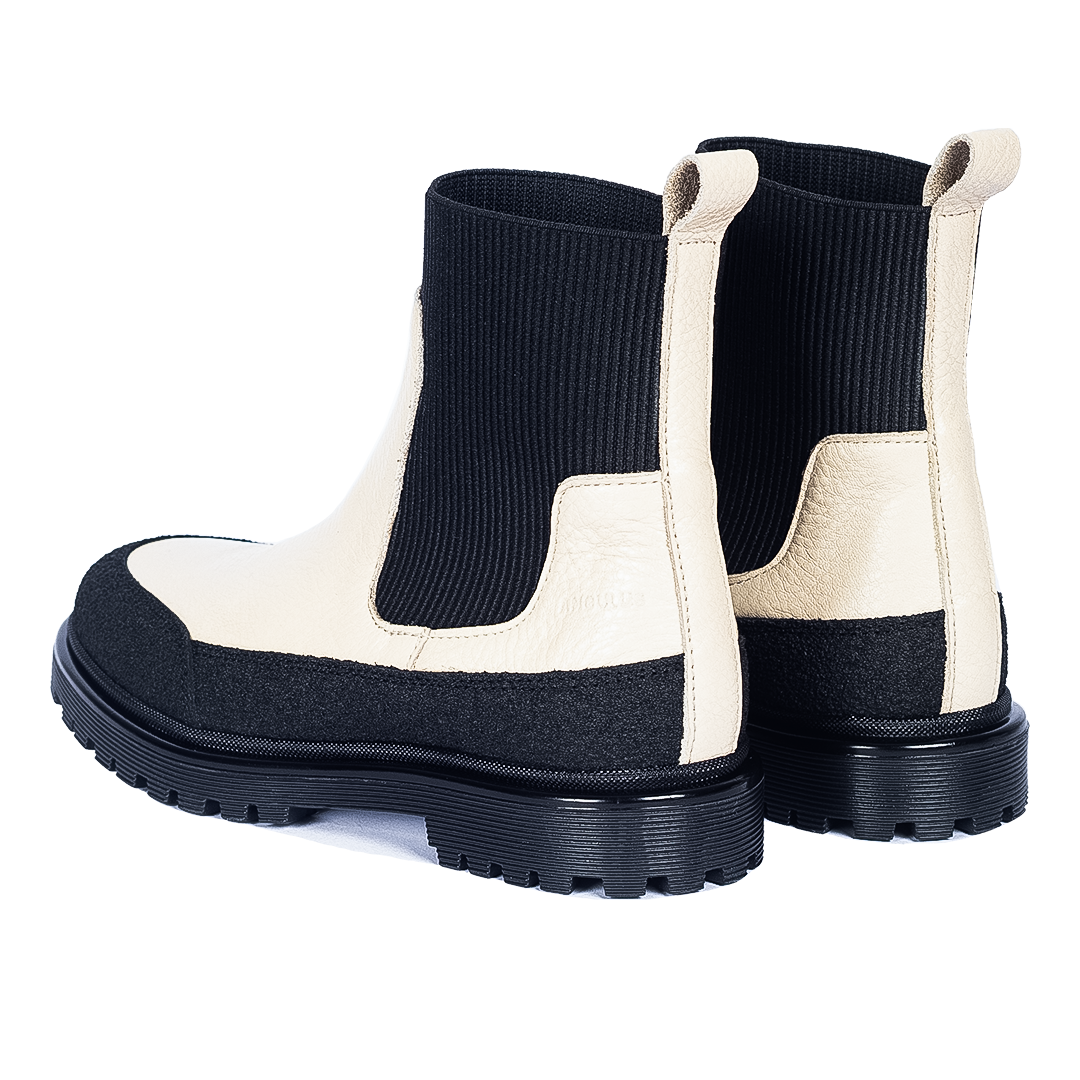 Stiefelette mit Gummizug und Profilsohle