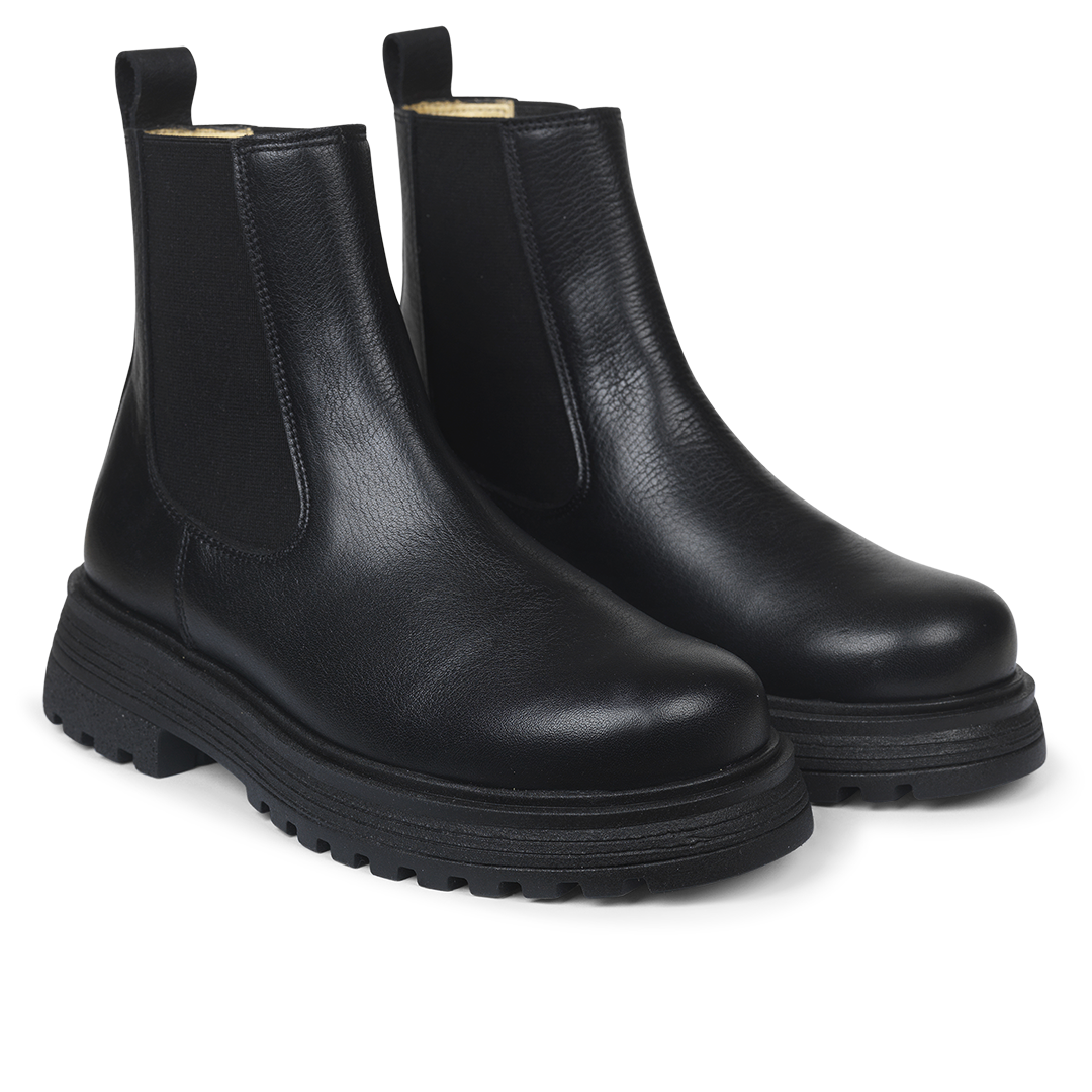 Chelsea-Stiefel mit Elastikeinsatz und Tracksohle
