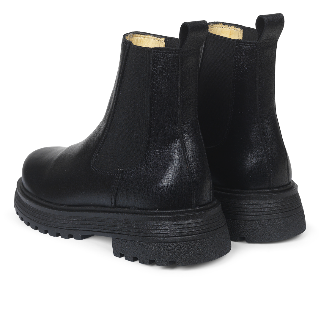 Chelsea-Stiefel mit Elastikeinsatz und Tracksohle