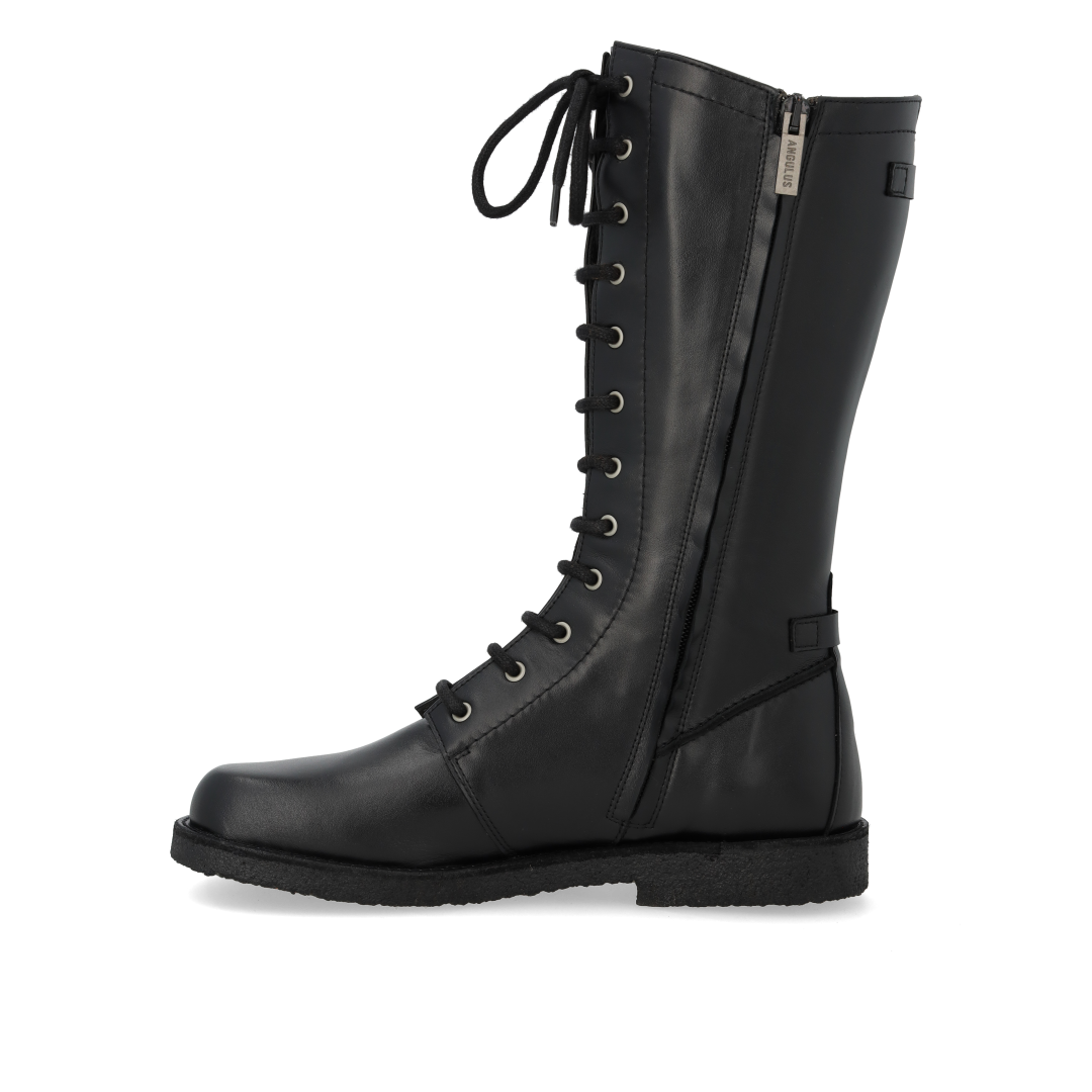Schnürstiefel mit hohem Schaft