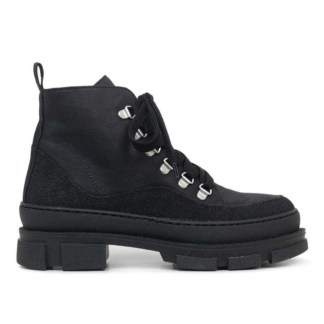 Schnürstiefel