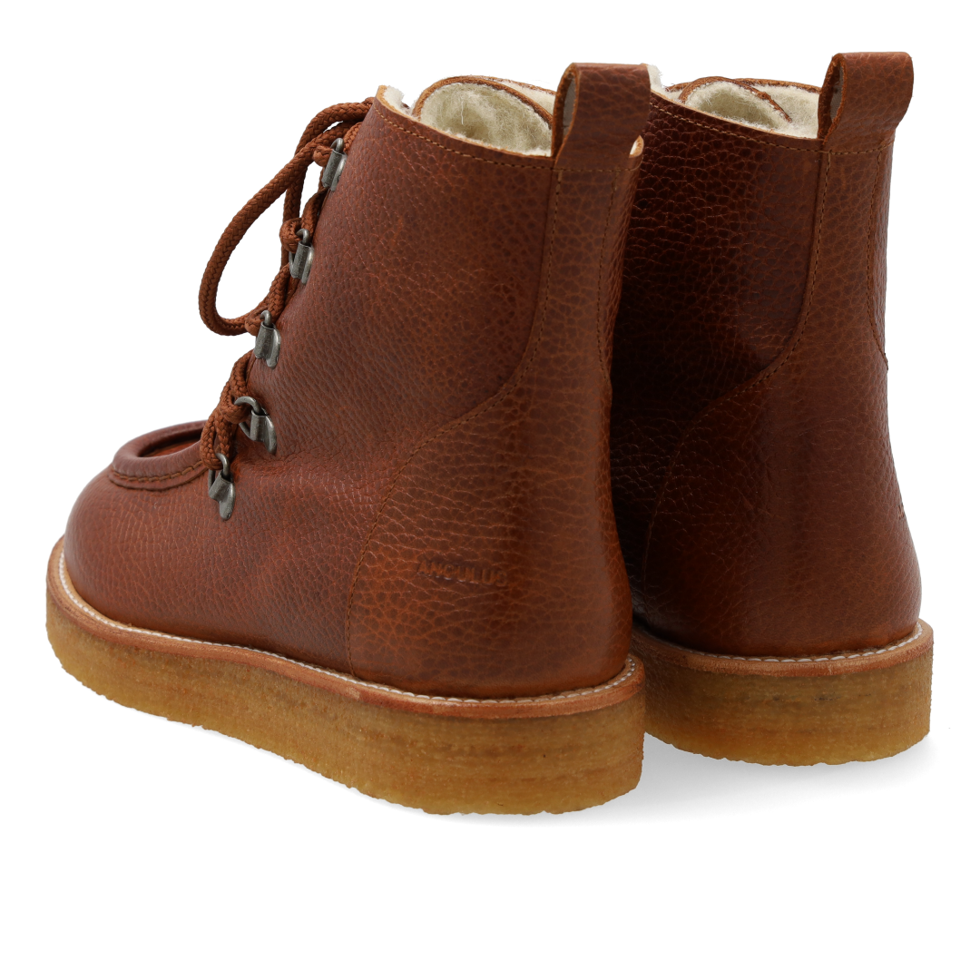 Stiefel mit Wollfutter und weiter Passform