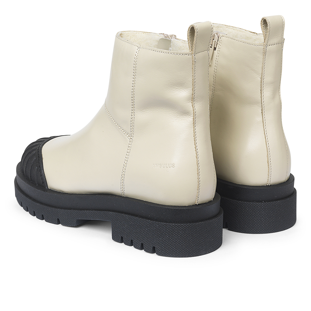 Stiefel mit Wollfutter