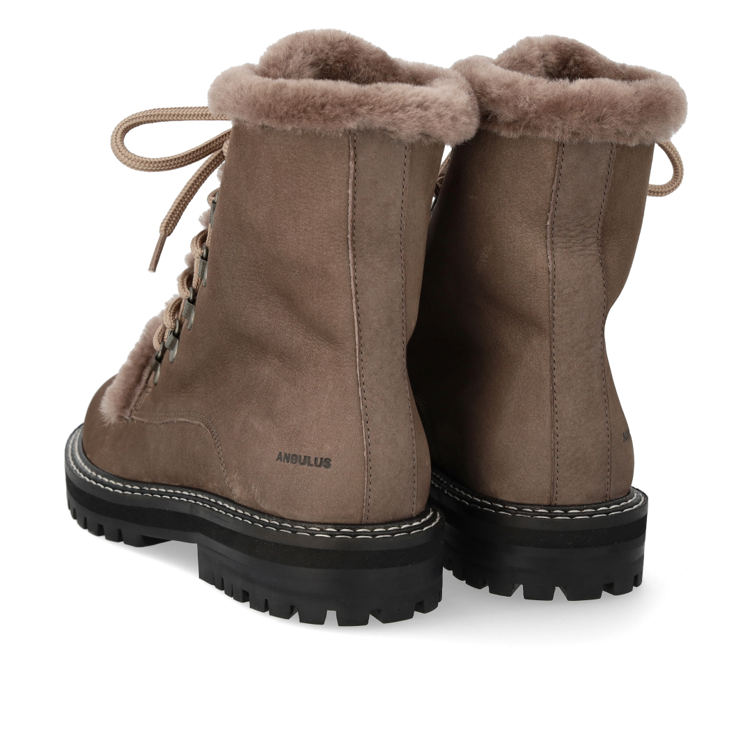 Klobiger Schnürstiefel mit weichem Merino-Futter