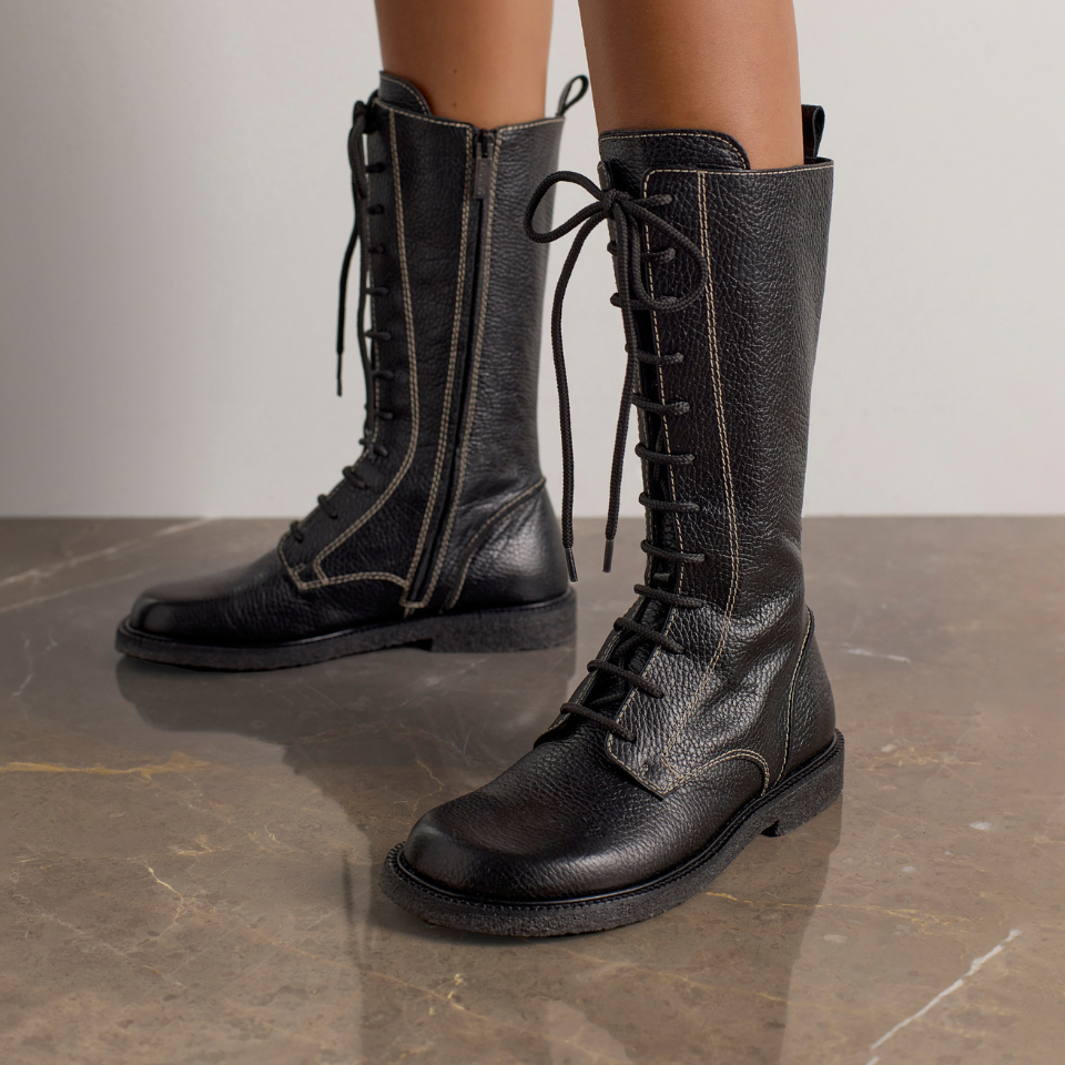 Schnürstiefel mit langem Schaft und Kontrastdetails
