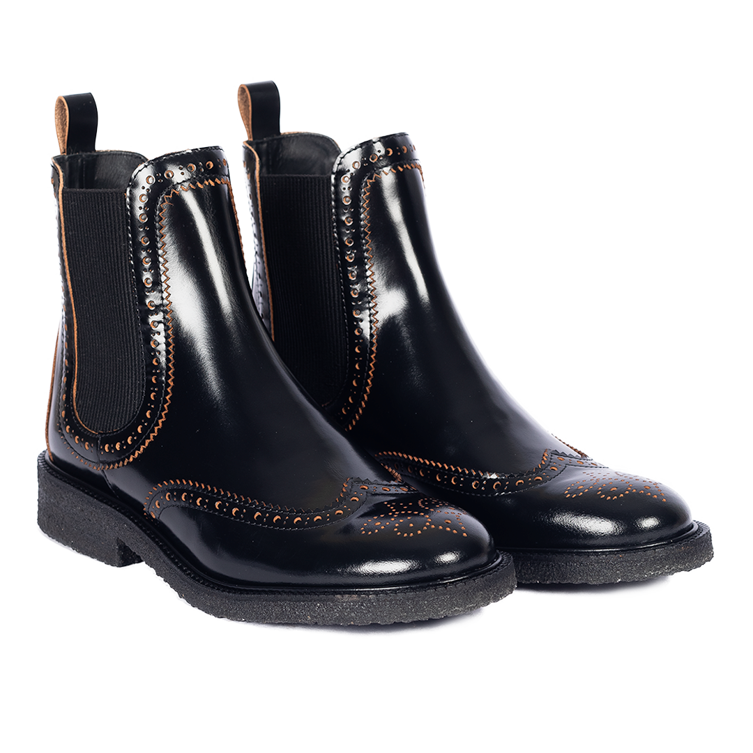Stiefel mit dekorativem Brogue-Lochmuster