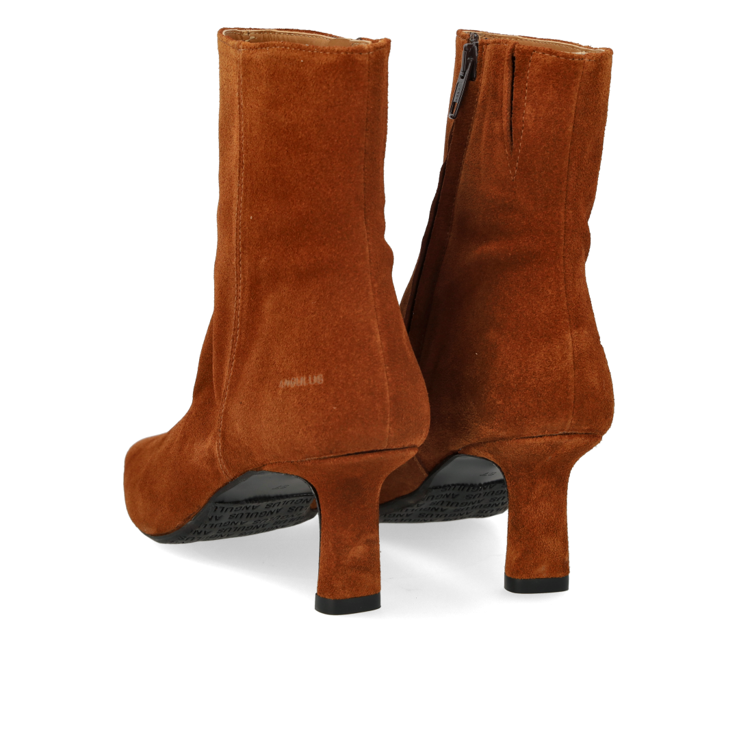 Skulpturale Stiefelette mit spitzer Spitze