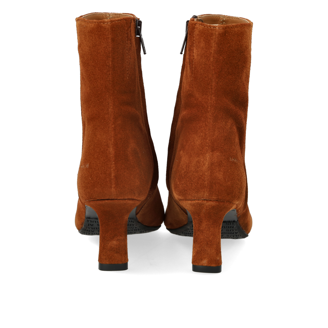 Skulpturale Stiefelette mit spitzer Spitze