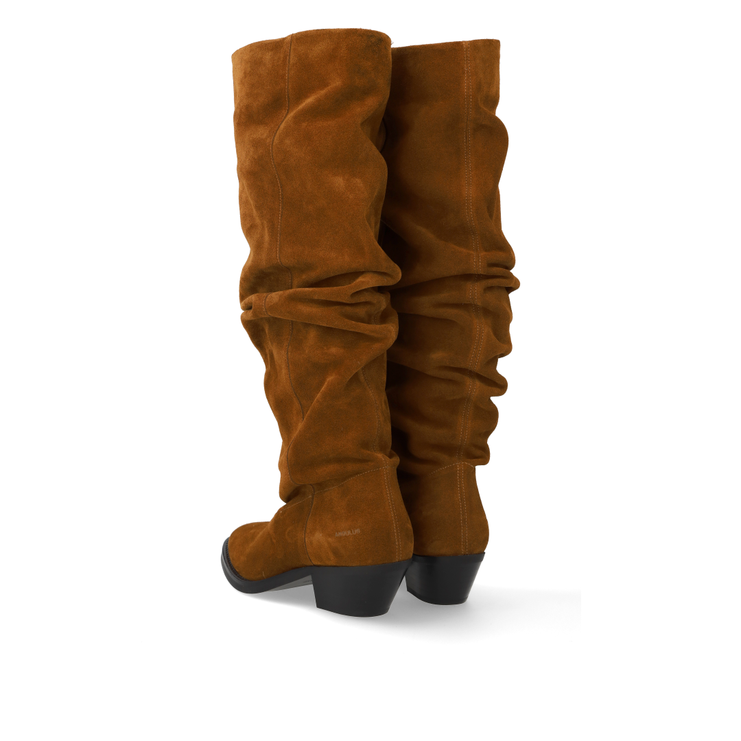 Langschaftiger Wildlederstiefel mit Falteneffekt