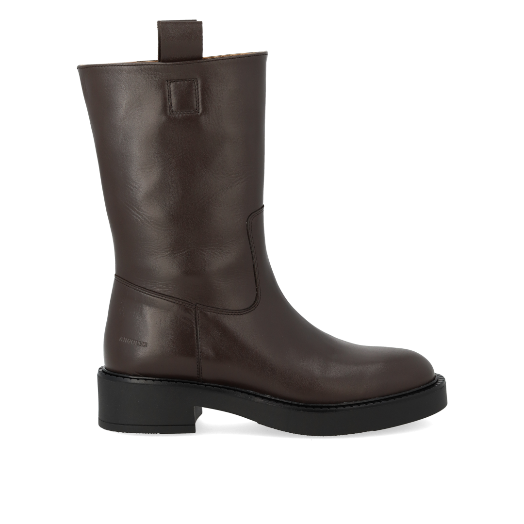 Robuster Stiefel mit mittelhohem Schaft