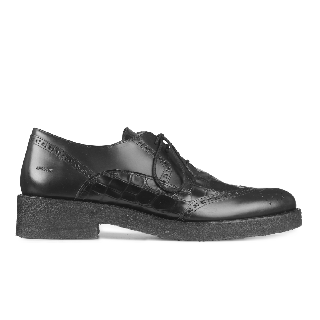 Schnürschuhe mit Lochmuster