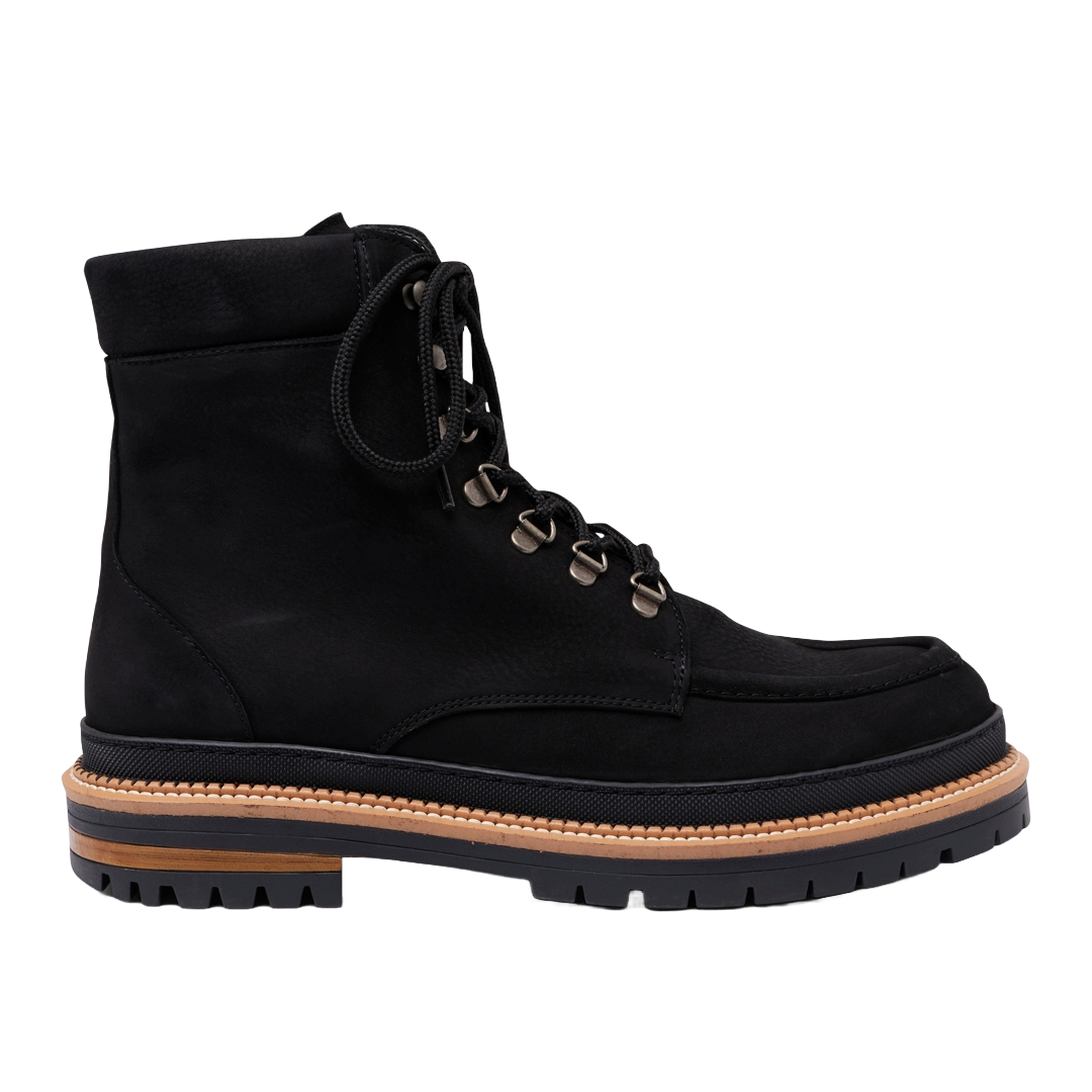 Stiefel mit Schnürung