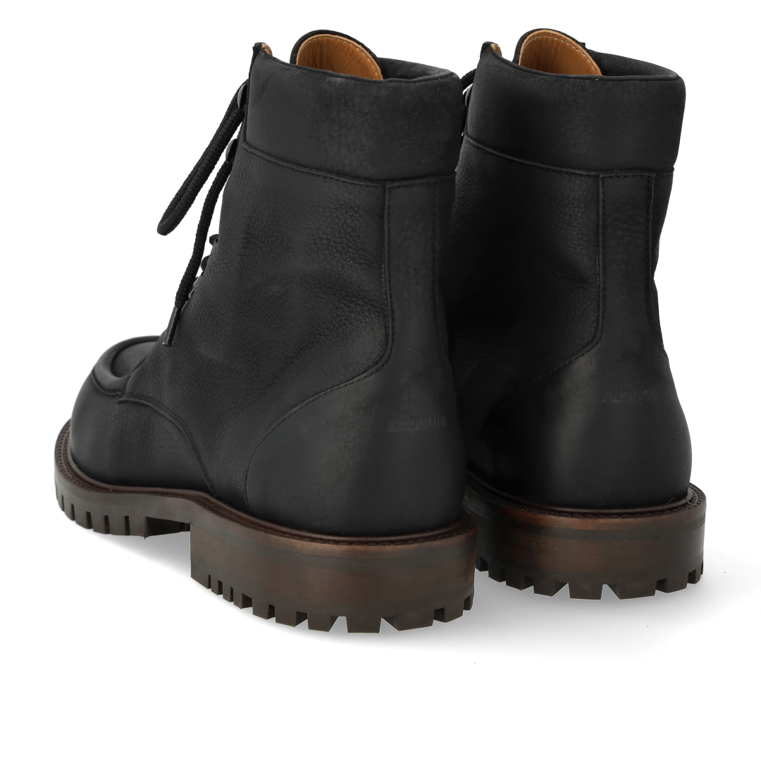 Schnürstiefel