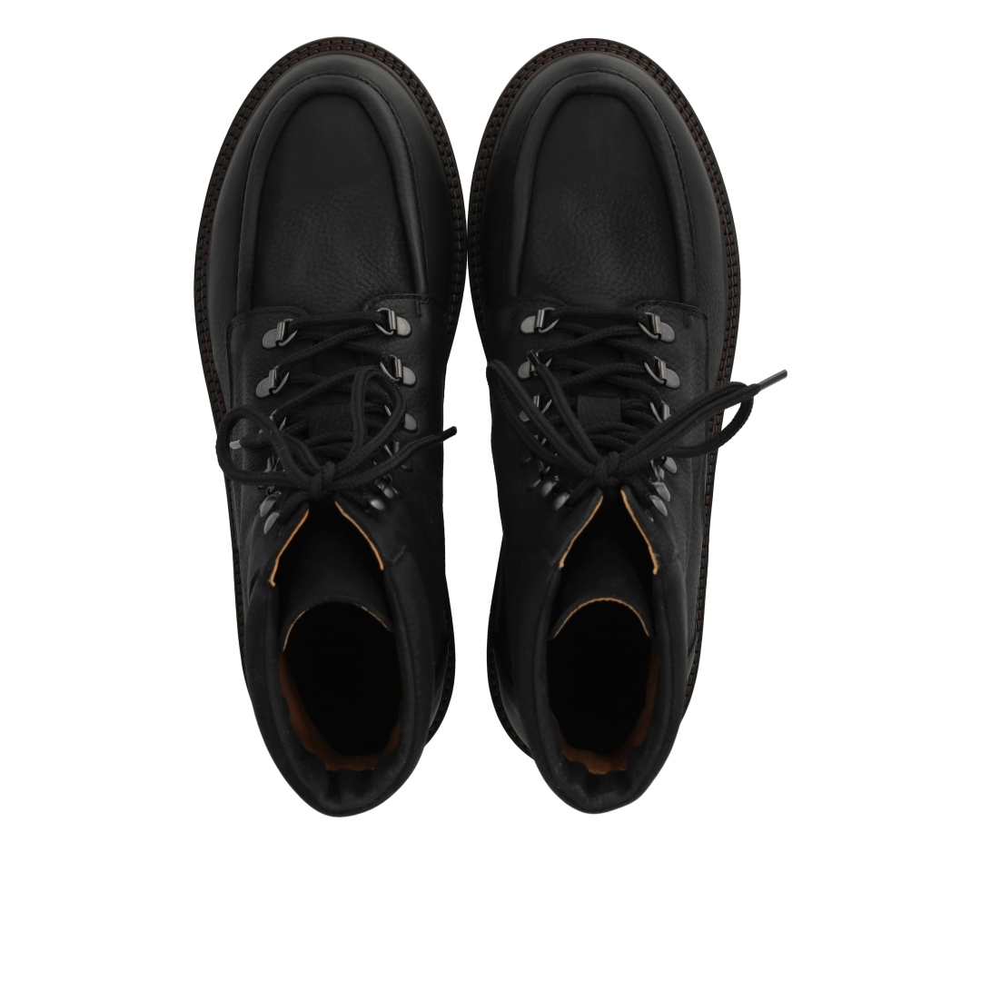Schnürstiefel