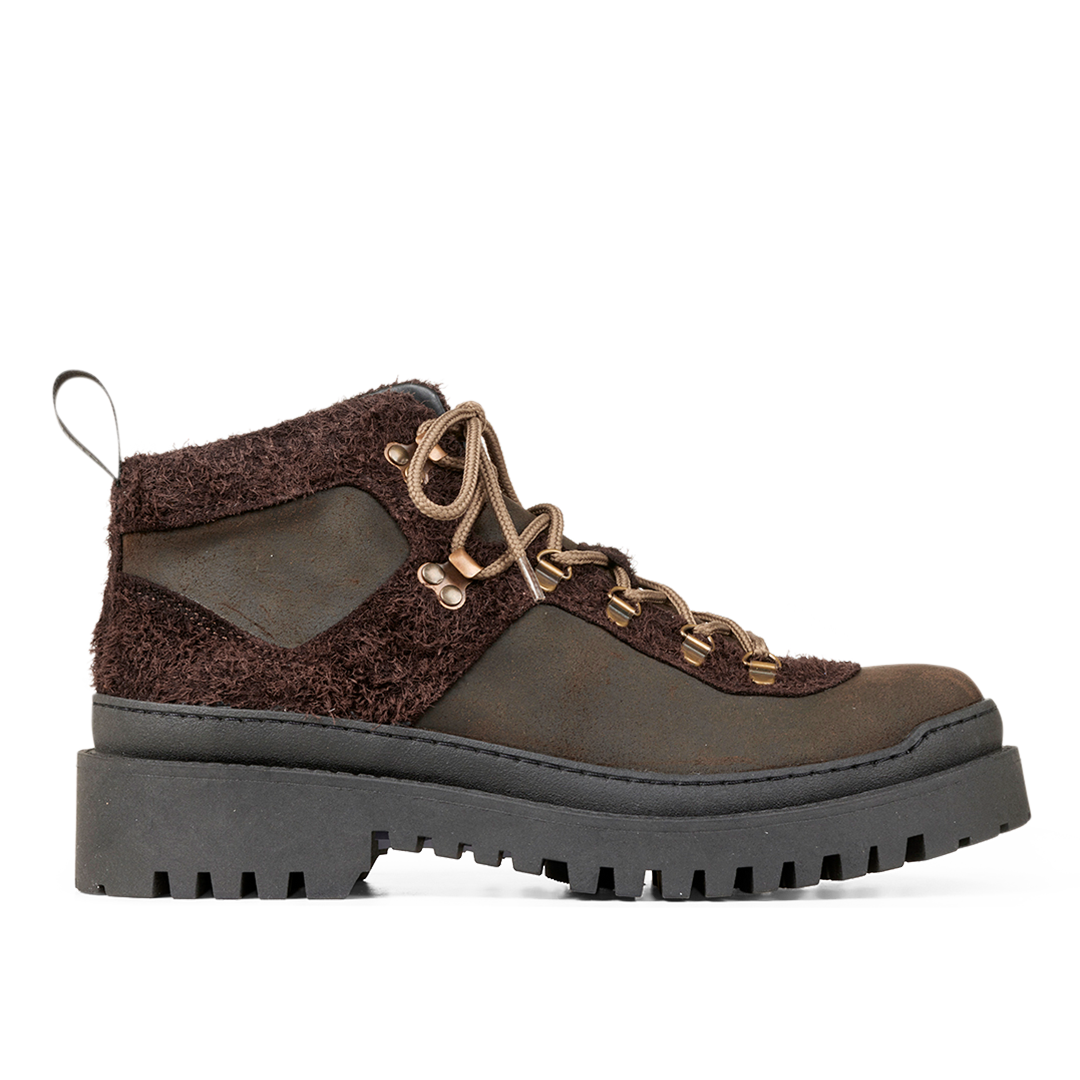 Schnürstiefel