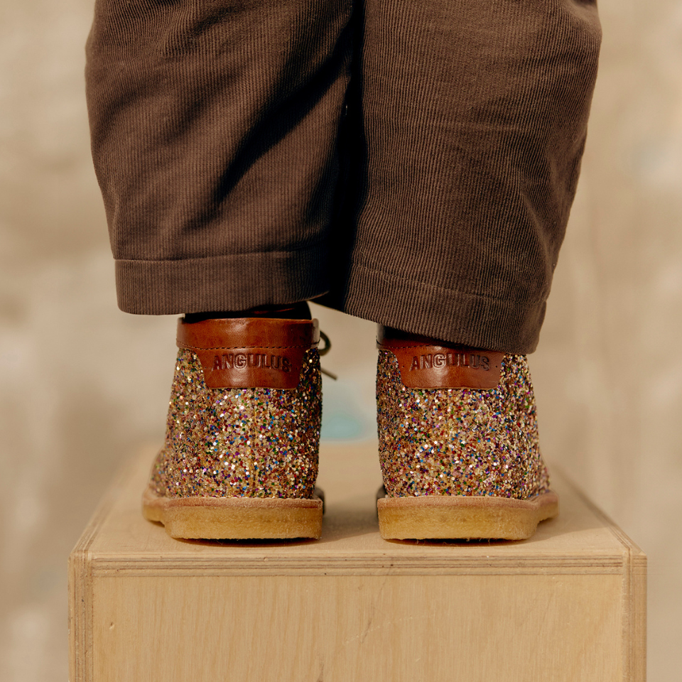 Klassische Schnürschuhe für Anfänger mit funkelndem Glitzer