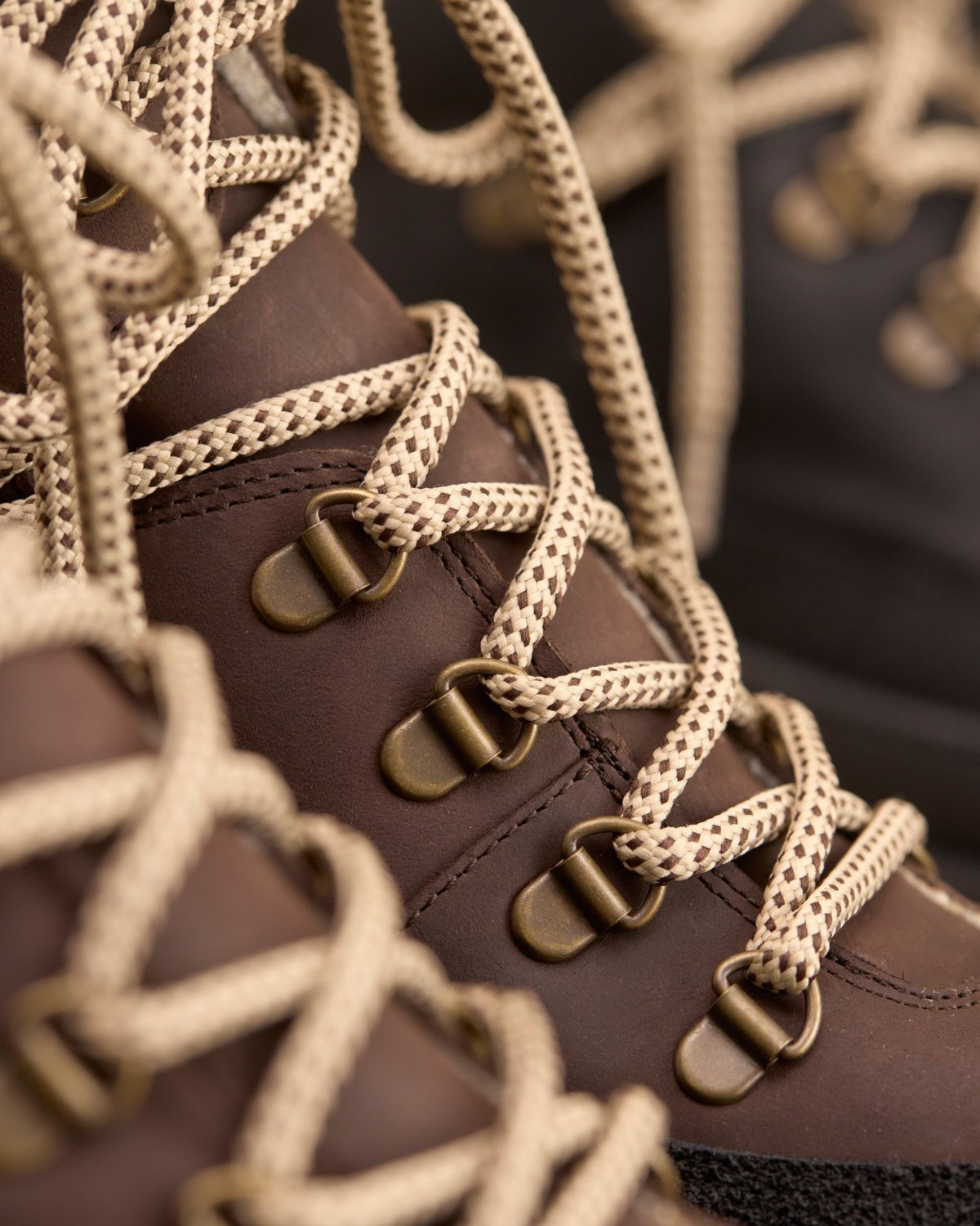 DAMEN - STIEFEL MIT SCHNÜRUNG