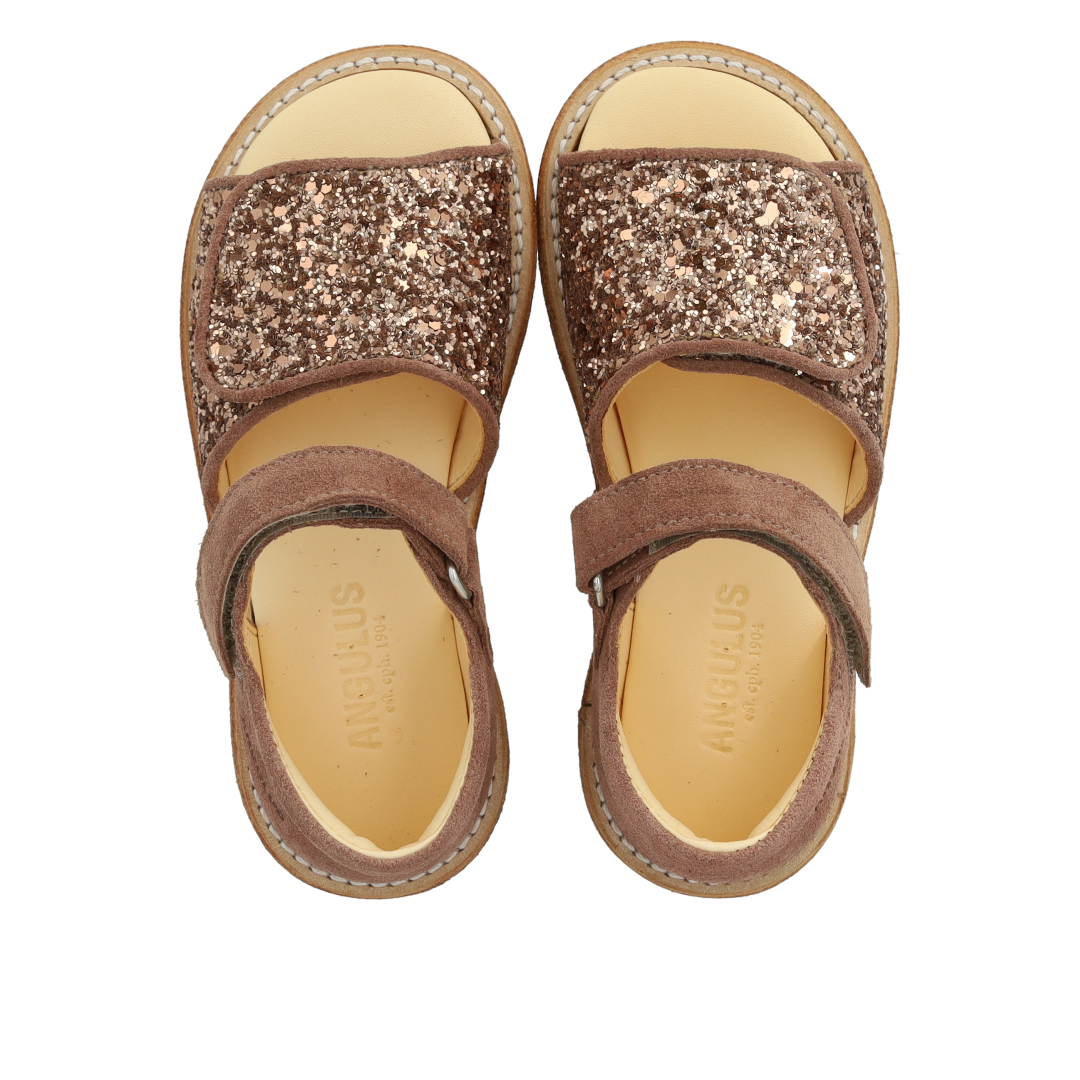 Sandale mit funkelndem Glitzerdetail