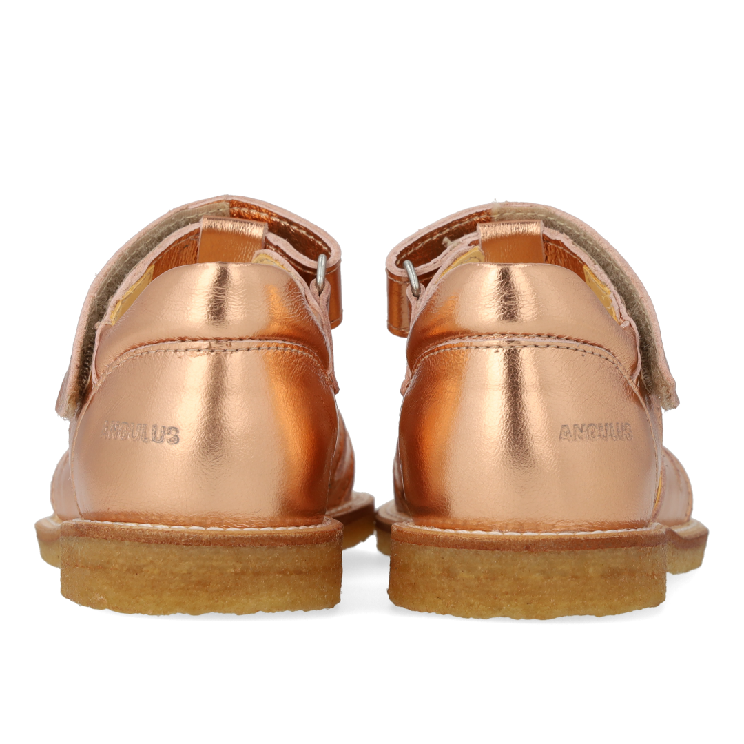 Sandale mit Tropfendetail
