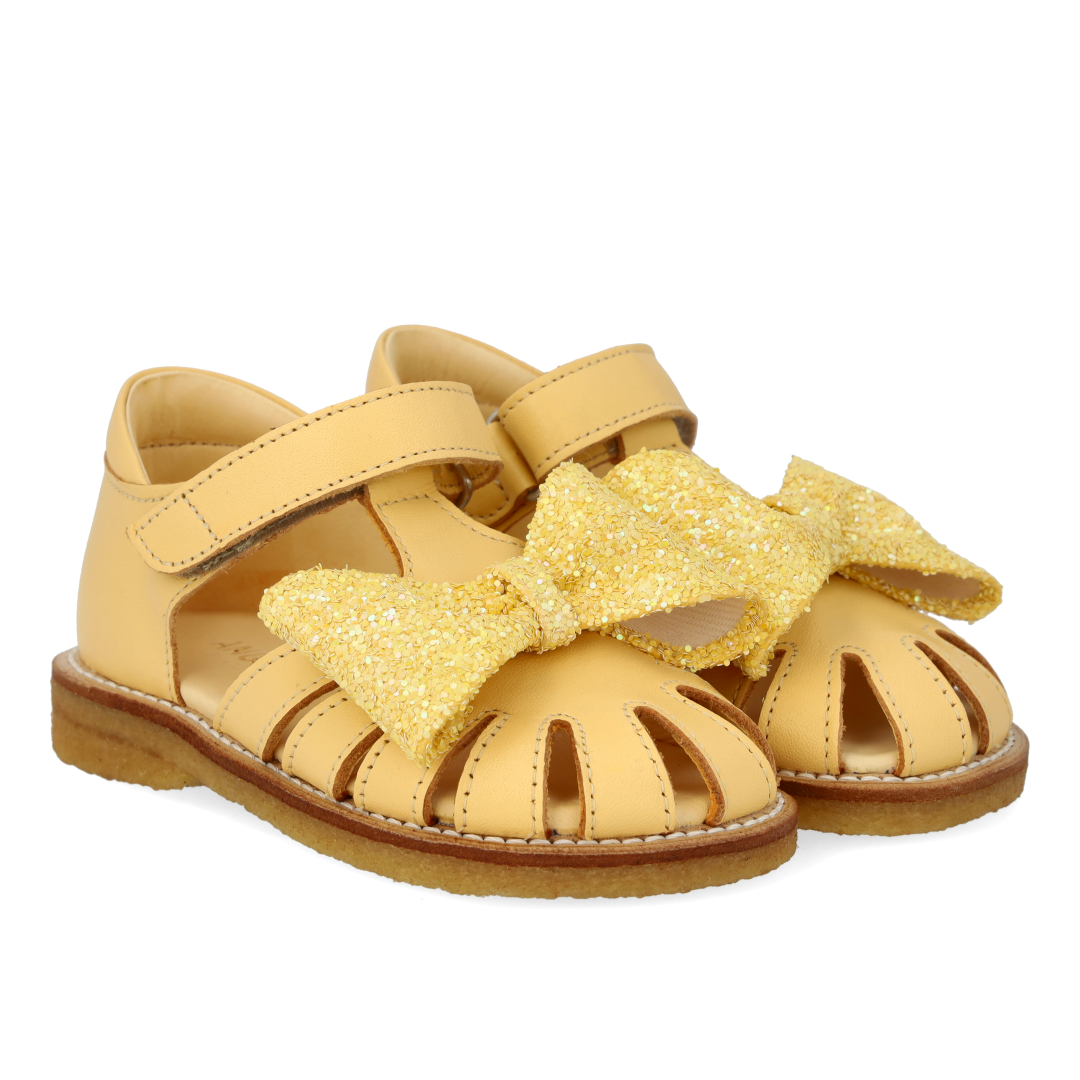 Anfängersandale mit Glitzerschleife und Klettverschluss