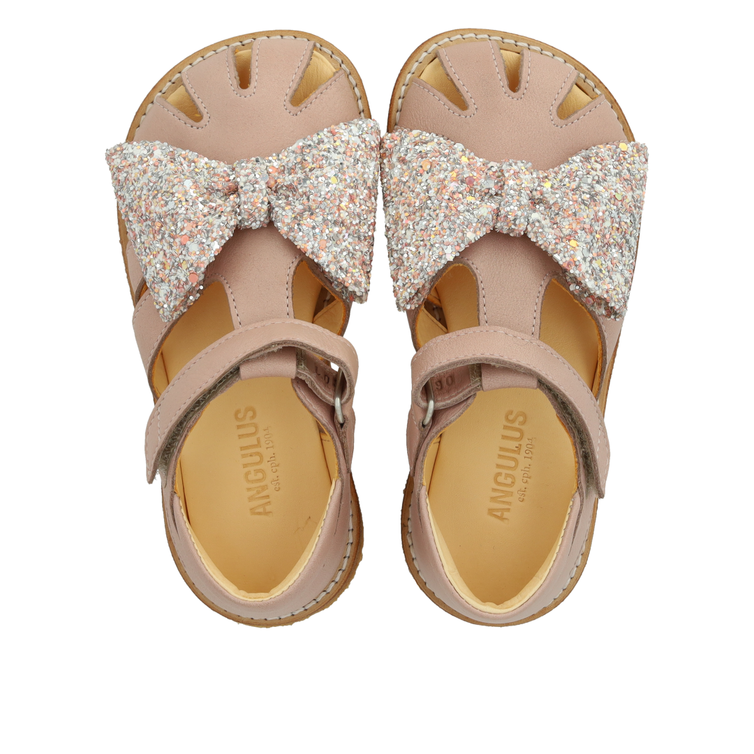 Anfängersandale mit Glitzerschleife und Klettverschluss