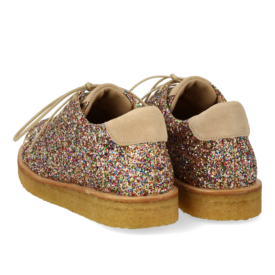 Sneaker mit Glitzer auf Plateausohle