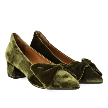 Schleifenpumps aus weichem Veloursleder