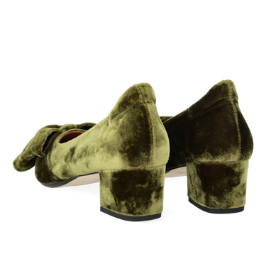 Schleifenpumps aus weichem Veloursleder