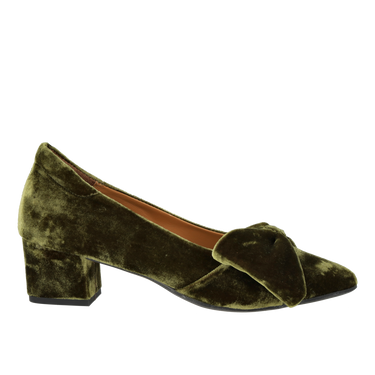 Schleifenpumps aus weichem Veloursleder