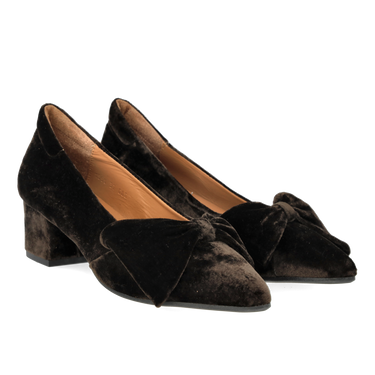 Schleifenpumps aus weichem Veloursleder